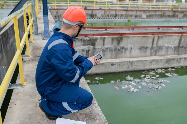 Water Plant Maintenance Technicians Mechanical Engineers Check Control System Water — Stockfoto