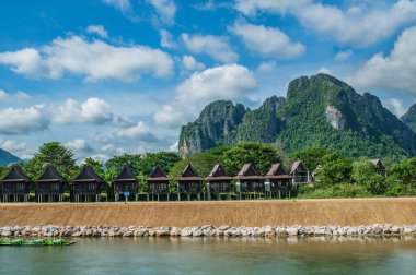 Lao 'da Vangvieng, Laos' un simgesi, birçok doğal eğlence ve macera aktivitesi.