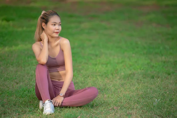 Asiatique Belle Femme Mince Parc Jeune Fille Aime Exercice Sain — Photo