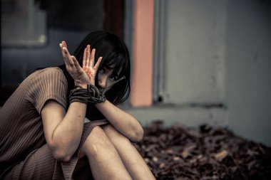 Asyalı rehine kadın gece olay yerinde iple bağlandı hırsızlar fidye için kaçırıldı, Tayland halkı...