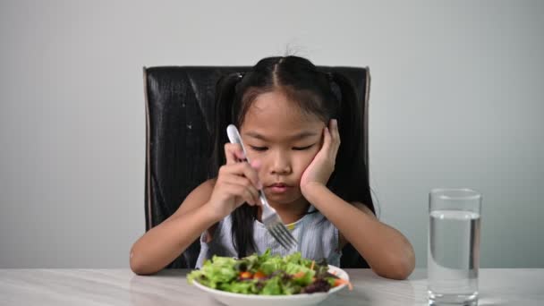 Маленькая Азиатская Милая Девочка Здоровые Овощи Питание Здоровое Питание Привычки — стоковое видео