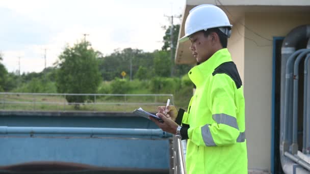 Los Ingenieros Ambientales Trabajan Plantas Tratamiento Aguas Residuales Ingeniería Suministro — Vídeo de stock