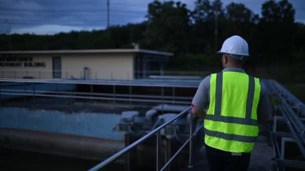 Miljöingenjörsarbete Vid Avloppsreningsverk Vattenförsörjningsteknik Vid Vattenåtervinningsanläggning För Återanvändning — Stockvideo