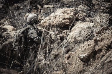 Özel kuvvetlerin çöldeki savaşlardaki askeri. Taylandlılar. Asker.