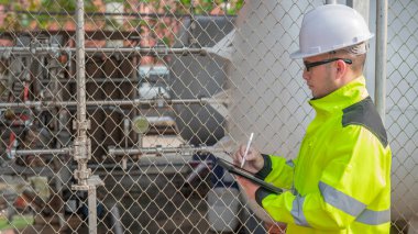 Mühendislerin çalıştığı yer sıvı helyum, önleyici bakım programı kontrolü, Taylandlılar