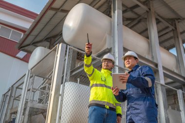 Mühendisler ve denetçiler sıvı helyum, önleyici bakım takvimi kontrolü, Taylandlılar, teknik sorunlara danışmanlık