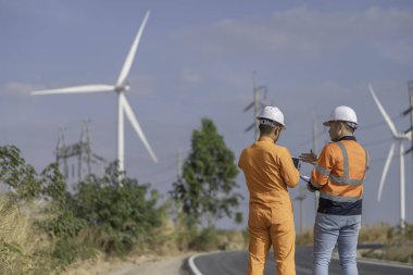 Rüzgâr Çiftliği 'ndeki Elektrik Mühendisleri, Gelişen Enerji Sürdürülebilirliği, Sürdürülebilir Gelecek İçin Rüzgardan Temiz Enerji Üretimi, İklim Değişikliği İçin Yenilenebilir Enerji Çözümü