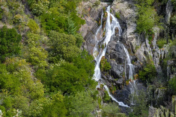 Caminomorisco Wasserfall Herbst Las Hurdes Spanien lizenzfreie Stockbilder