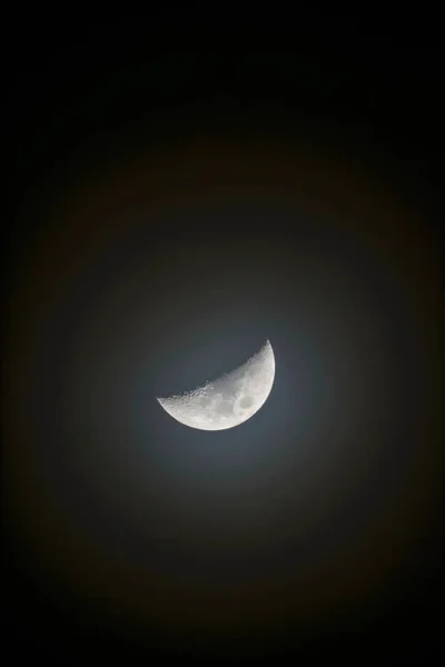 一月的月亮 光环预示着未来几天的雨 — 图库照片