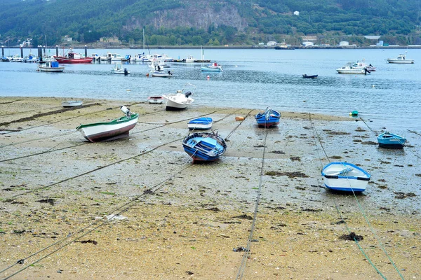 Galiçya Daki Coruna Nın Mugardos Limanında Karaya Vurmuş Bir Tekne — Stok fotoğraf