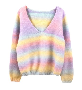 Renkli gökkuşağı kadın süveteri beyazda izole edilmiş. Yumuşak sarı, pembe, mavi, menekşe örgülü üst. Kadın kıyafetleri. Moda kıyafetleri..