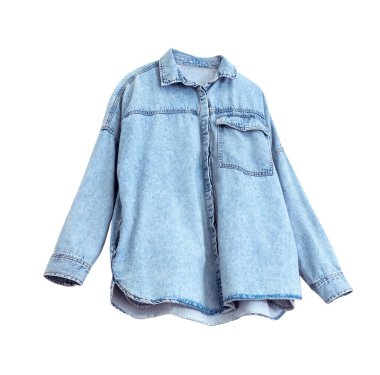 Denim uzun kollu düğmeli gömlek beyaza izole edilmiş. Spor tarzı kadın giysileri. Jean ceket tek bir nesne..