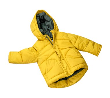 Sarı çocuk ceketi beyaz kimsede izole edilmemiş. Çocuğun tek kabarık nesnesi, moda kıyafetleri. Sonbahar, kış tatili..