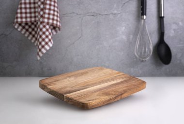 Mutfak yapımı, ahşap, boş tahta, yiyecek reklamları, şablon. Ürün tanıtım şovu. Uçan tabaklar. Sunum masası.