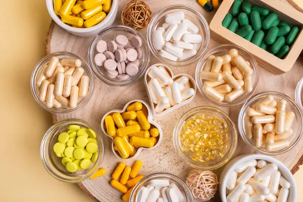 Diferentes Suplementos Nutricionales Minerales Vitaminas Como Las Cápsulas Blandas Vitamina Imagen de stock