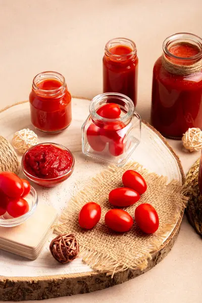 Jugo Tomate Tomates Cherry Pasta Tomate Sobre Escritorio Madera Sobre Fotos de stock
