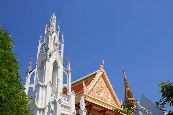 Часть Amazing Mausoleums Thai Royal Family Wat Ratchabophit Buddhist Temple — стоковое фото