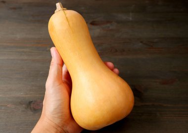 Koyu Kahverengi Ahşap Arkaplanda Olgun Tereyağlı Ezme