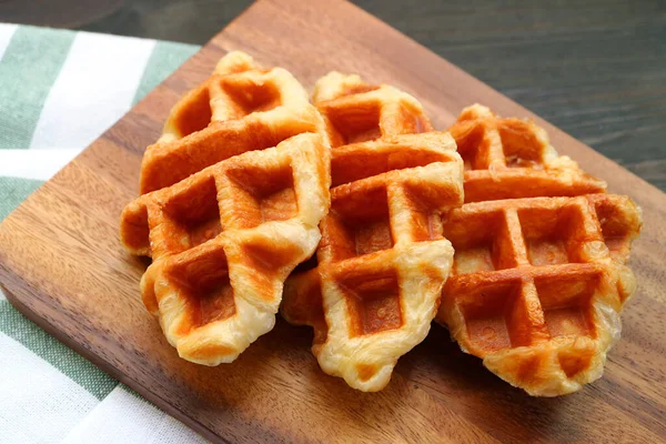 Croffle Waffle Pan Kruvasan Hamuru Pişiren Popüler Puf Böreği — Stok fotoğraf