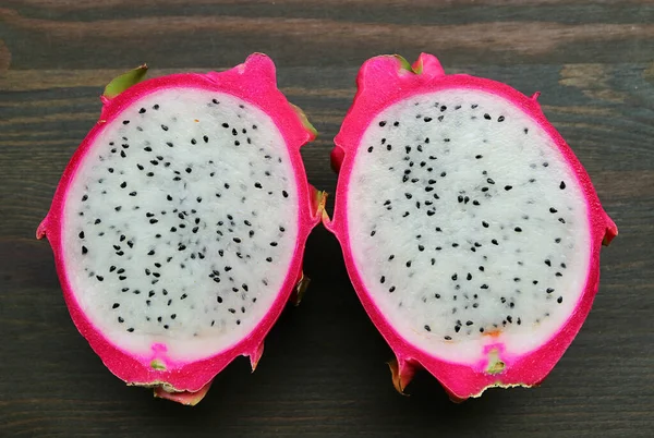 보이는 과일을 반으로 맛있는 플레시 — 스톡 사진