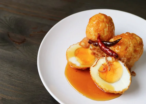 Lezzetli Tayland Meşhur Yemeği Kai Look Keuy Veya Damat Yumurtası — Stok fotoğraf