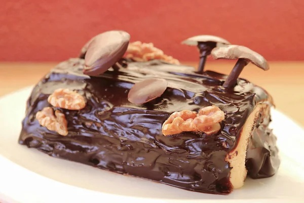 Nahaufnahme Von Hausgemachter Schokolade Yule Log Cake Mit Pilzdekoration Für — Stockfoto