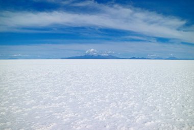 Dünyanın en büyük tuzlu dairesi Salar de Uyuni 'nin çarpıcı görüntüsü ve Güney Amerika, Bolivya' daki ünlü UNESCO Dünya Mirası Bölgesi