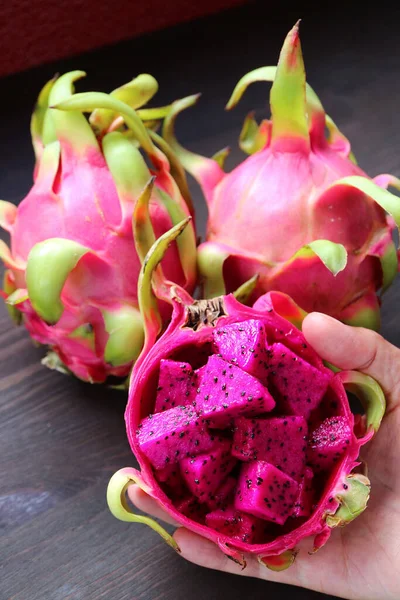 Diced Ripe Pink Pitaya Red Flesh Dragon Fruit Blurry Whole — Stock Photo, Image