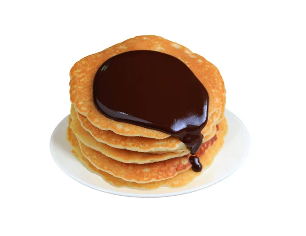Tumpukan Mouthwatering Pancake Dengan Saus Coklat Gelap Meleleh Terisolasi White — Stok Foto