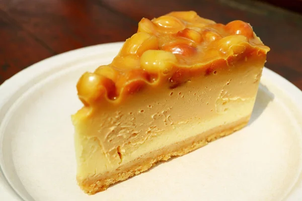 Closeup Mouthwatering Salted Caramel Macadamia Cheesecake — Stock Photo, Image