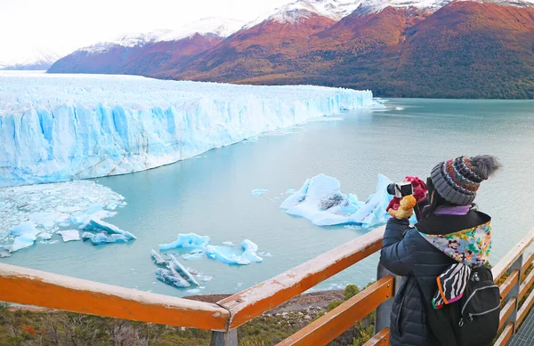 stock image Female Visitor Shooting Photos of Perito Moreno Glacier, an Incredible UNESCO World Heritage Site in Patagonia, Argentina, South America