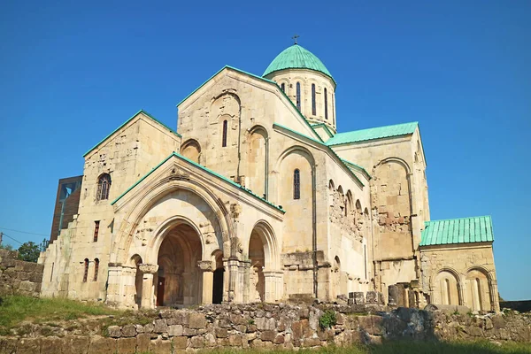バグラティ大聖堂または寮の大聖堂 クタイシ市のウキメリオーニの丘に位置 アメレティ地域 グルジア — ストック写真