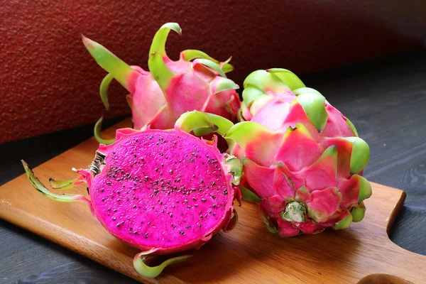 Niesamowite Red Peel Flesh Dragon Fruits Zwany Również Różowy Pitaya — Zdjęcie stockowe
