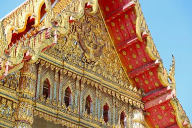 Wat Benchamabophit 'in Büyüleyici Pediment' i (Mermer Tapınak) Tarikat Salonu Garuda, Bangkok, Tayland 'da Vishnu Biniciliği