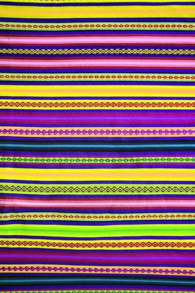 Καταπληκτικό Περού Παραδοσιακά Υφάσματα Μωβ Και Κοβαλτίου Τόνους Οριζόντιες Λωρίδες — Φωτογραφία Αρχείου