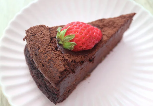 Torta Cioccolato Senza Farina Torta Caprese Condita Con Fragola Fresca — Foto Stock