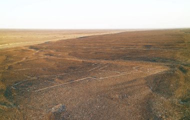 Nazca hatları Los Manos (eller) olarak adlandırılır yakınlardaki izleme platformunda, Nazca Çölü, Ica Bölgesi, Peru, Güney Amerika