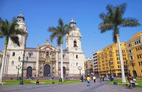 Impresionante Plaza Mayor Con Catedral Basílica Lima Centro Histórico Lima —  Fotos de Stock