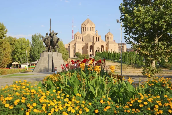 Geweldige Sint Gregorius Verlichtingskathedraal Het Standbeeld Van Armeense Militaire Commandant — Stockfoto