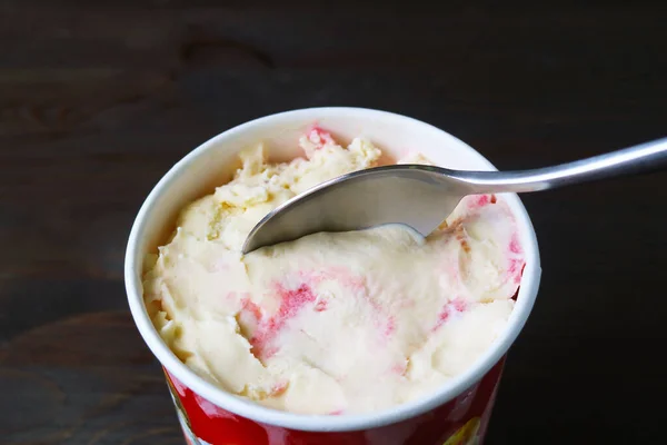Spoon Scooping Delectable Creamy Strawberry Cheesecake Ice Cream — Stock Photo, Image
