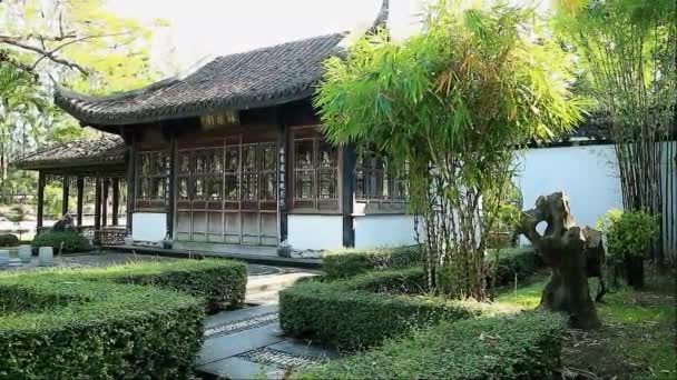 Filmaufnahmen Des Traditionellen Chinesischen Gartens Mit Einem Wunderschönen Pavillon — Stockvideo