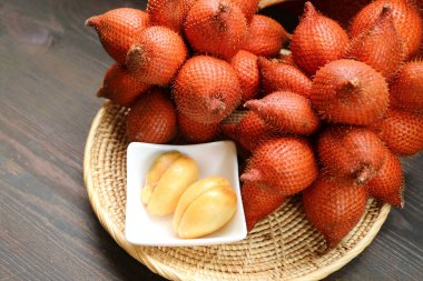 Fruit ya da Snakeskin Fruit (Salacca Zalacca)