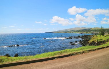 Paskalya adası, Şili, Güney Amerika 'dan Pasifik okyanus manzarasının ışıltılı su yüzeyi