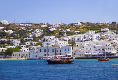 Tepedeki Beyaz Binalar Mykonos Eski Limanı, Mykonos Adası, Yunanistan
