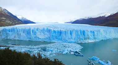 Santacruz Eyaleti Patagonya, Arjantin, Güney Amerika 'daki UNESCO Dünya Mirası Bölgesi' nden Perito Moreno 'nun Çarpıcı Panoramik Manzarası