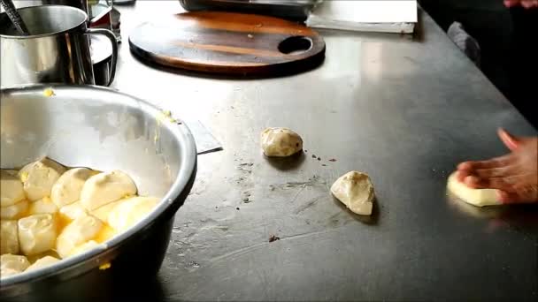 Filmación Chef Amasando Masa Roti Cocina — Vídeo de stock