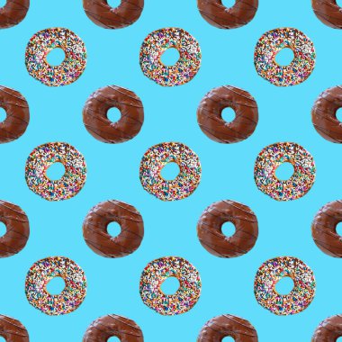 Gökyüzü Mavisi Arkaplanda Çikolata kaplı Donutların Kusursuz İki Tipi