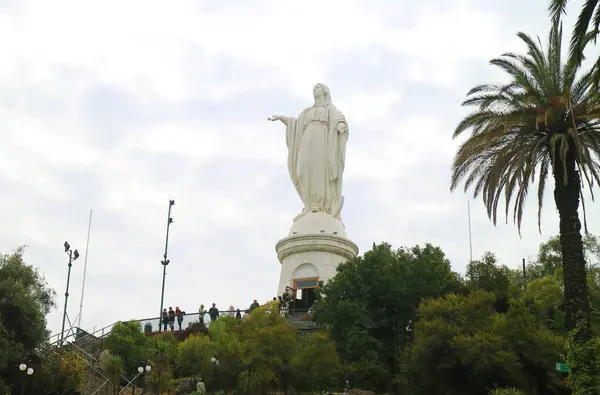 Vakker Statue Jomfru Maria Toppen Cerro San Cristobal Santiago Chile – stockfoto