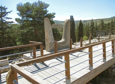 Kutsama Boynuzları, Yunanistan 'ın Girit Adası' ndaki Knossos Arkeolojik Alanının Güney Girişinde bir Minos Sembolü