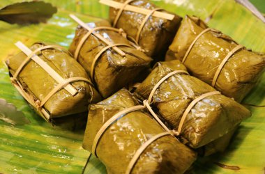 Tay Buğulanmış Tatlandırılmış Yapışkan Pirinç ile doldurulmuş muz Yaprağı Khao Tom Çamuru